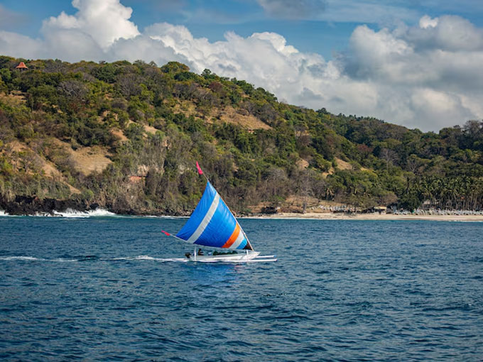 Koh Hong Island kayaking in Thailand